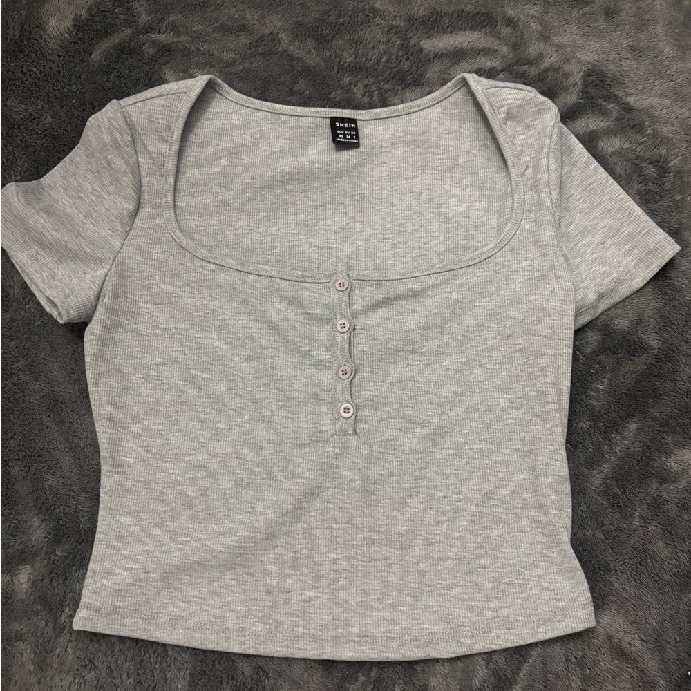 SHEIN Gray Cropped Fitted T-Shirt with Buttoned Detail